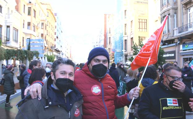 Los trabajadores de Unicaja vuelven a las calles: «No ha cambiado nada, hay 118 familias afectadas»