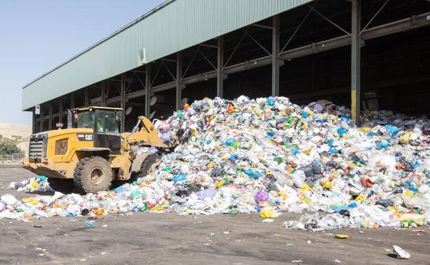 Aparece el cadáver de un hombre en una planta de residuos en Granada