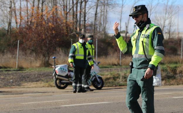 La DGT refuerza los controles en carretera este puente con 121.000 desplazamientos en León y nieve domingo y miércoles