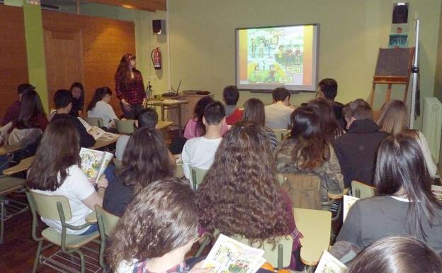 Rastreator dona a Adavas León 15.000 euros para su programa de prevención de la violencia machista