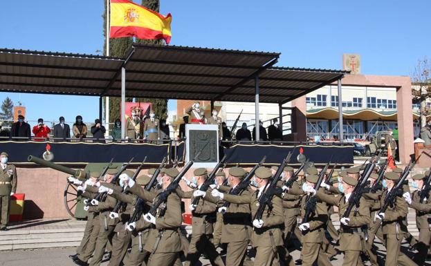 La artillería rinde homenaje a su patrona 'Santa Bárbara'