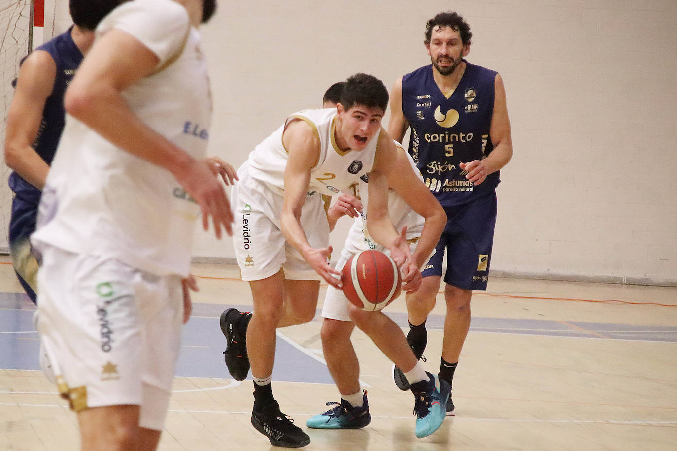 El Reino de León roza los cien puntos ante el Corinto Gijón