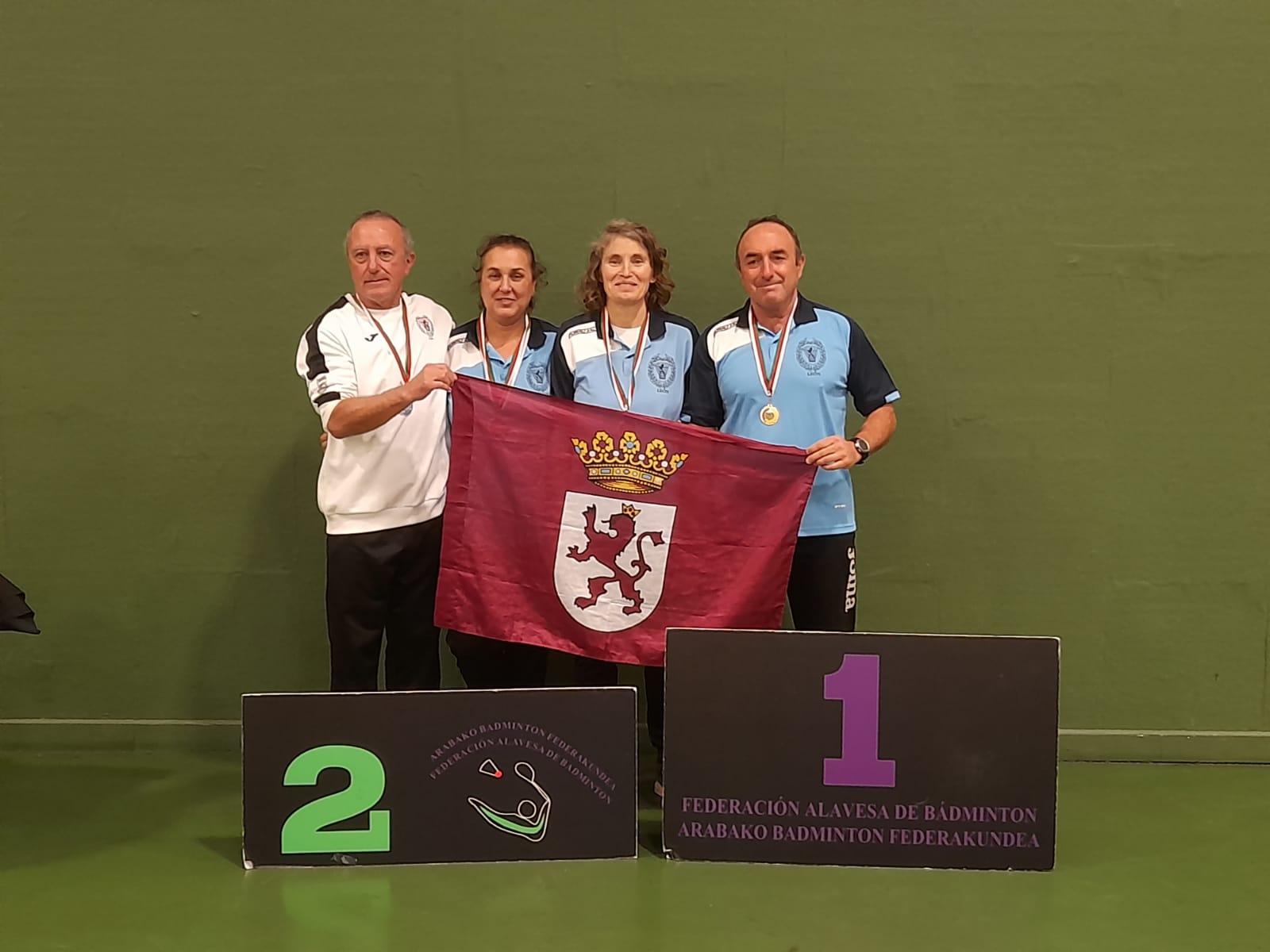 Lluvia de medallas para bádminton leonés en Vitoria: Tres oros, cinco platas y dos bronces