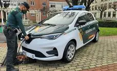 La Guardia Civil de León recibe el primer vehículo oficial 100% eléctrico enchufable