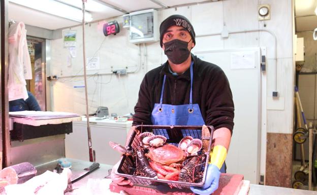 La cesta de Navidad llega más 'cargada': «Sube todo menos la cartera de los clientes»