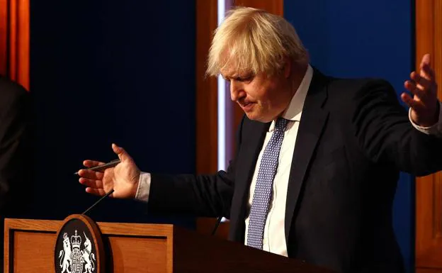 El primer ministro británico, Boris Johnson, durante una conferencia de prensa. /afp