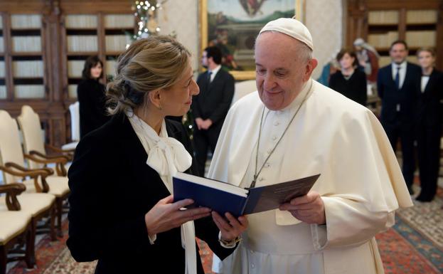 Díaz lleva la reforma laboral al Vaticano en su audiencia con el Papa