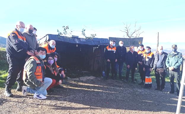 La Agrupación de Protección Civil del Consejo Comarcal del Bierzo inaugura su tradicional belén en El Acebo