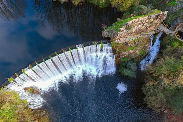 La plataforma 'Salvemos El Pelgo' solicita a la Junta la catalogación BIC para el salto de agua de Toral de los Vados