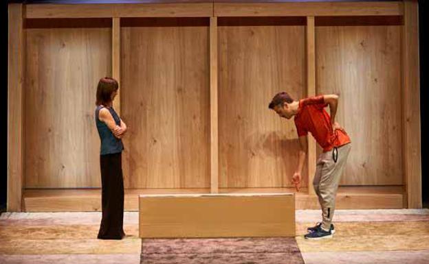 La obra 'El Mueble' se sube a la escena del Auditorio Ciudad de León este jueves