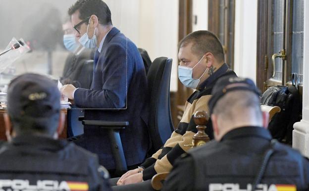 El acusado de la muerte de un autoestopista: «Le di dos puñetazos y una patada, cuando vi sangre en la boca pensé 'algo va mal'»