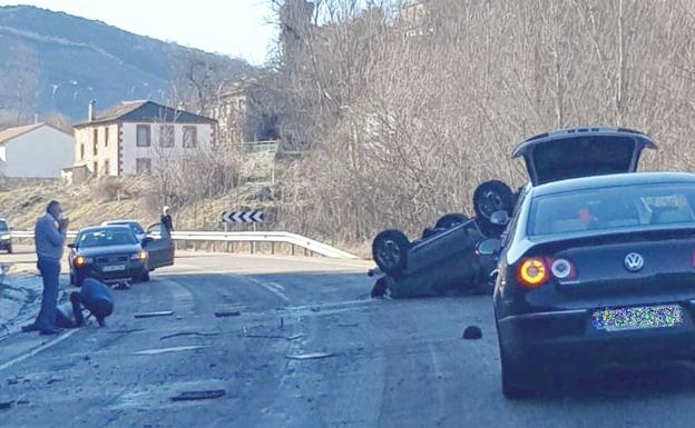 Un grave accidente en Sabero obliga a cortar la carretera CL-626