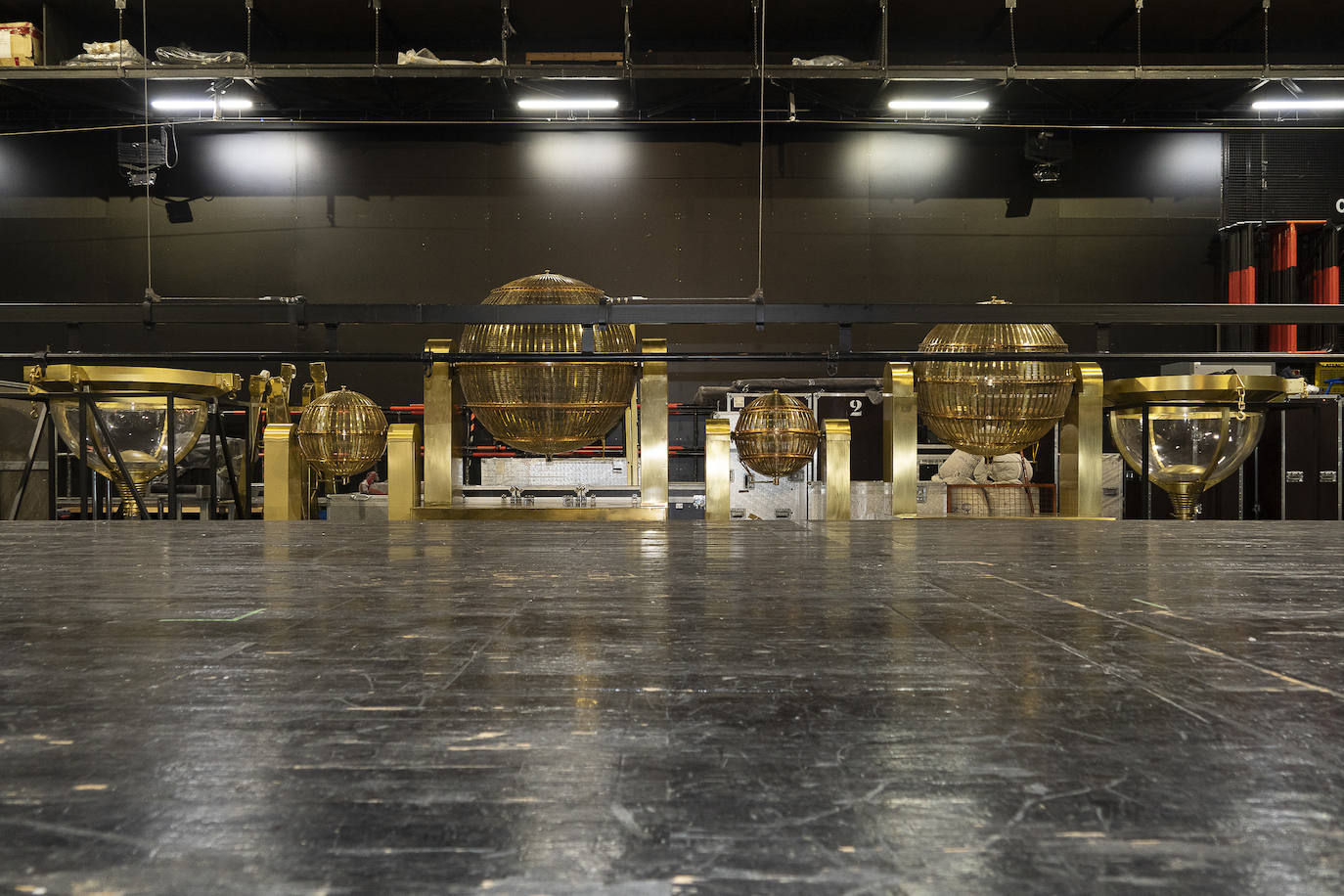 El bombo de la Lotería de Navidad ya está en el Teatro Real