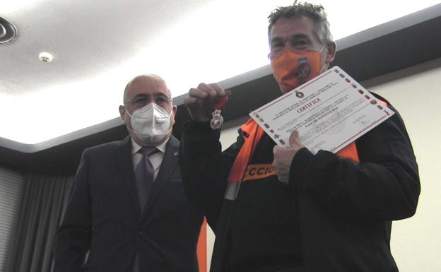 El Ayuntamiento de León distingue a ocho voluntarios de Protección Civil