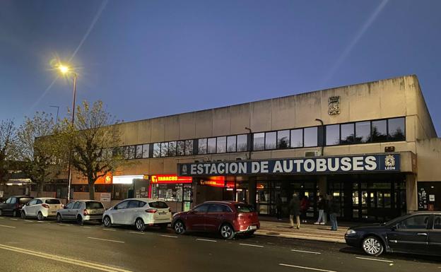 UPL exige una solución al problema de aparcamiento en la estación de autobuses