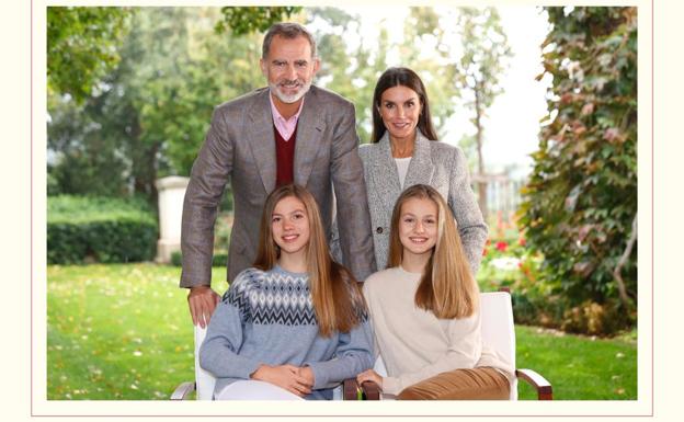 La Familia Real felicita la Navidad desde el jardín de Zarzuela