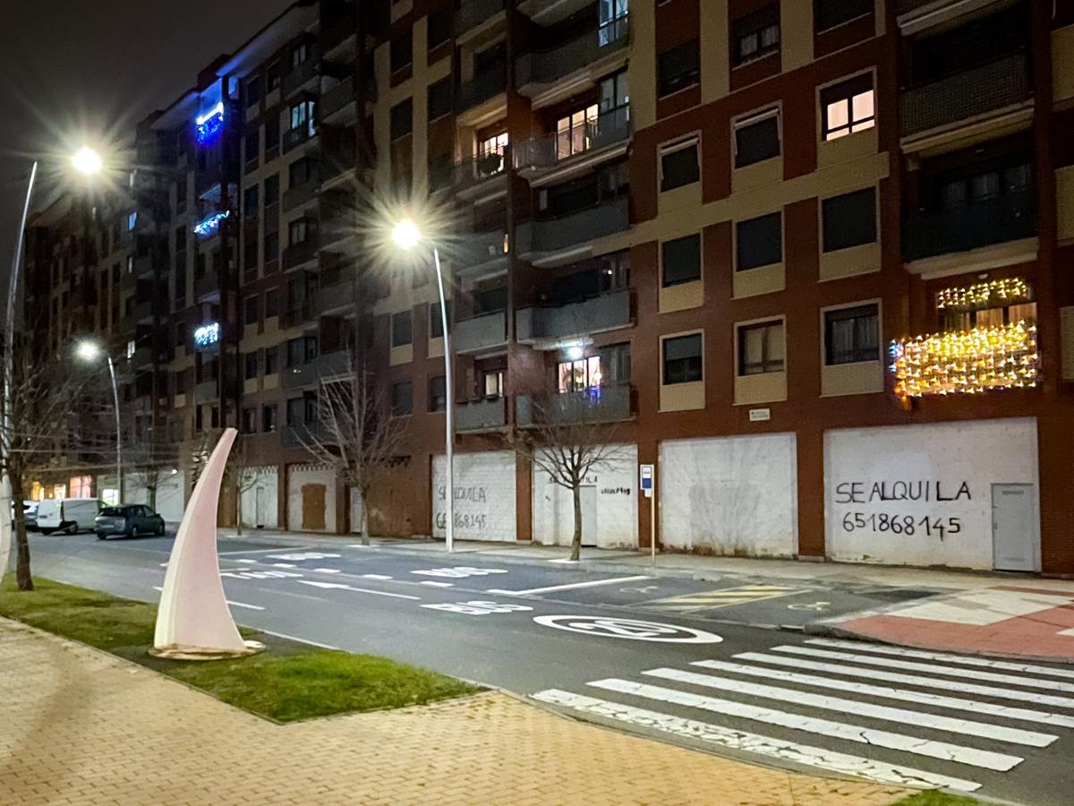 Los vecinos decoran el barrio de La Lastra