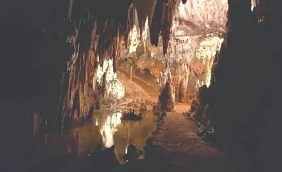 La Cueva de Valporquero recibe 42.000 personas esta temporada