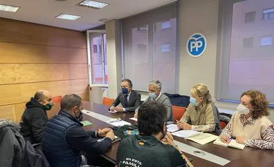 El PP de León explica a los cuerpos policiales la ley que llevará el partido al Congreso este martes para armonizar los sueldos