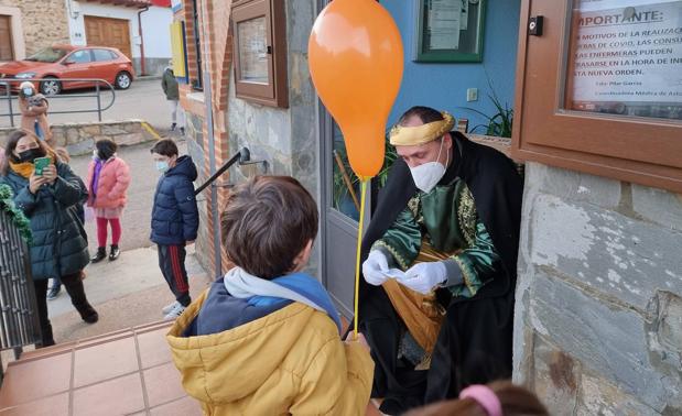 El cartero real llega a Val de San Lorenzo