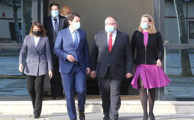 Intensificar la vacunación, mascarilla en exteriores, la ley de pandemias y un nuevo fondo Covid, bazas de Mañueco en la Conferencia de Presidentes