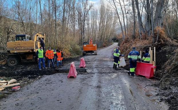 Diputación restablece el tráfico en la carretera de San Andrés de las Puentes tras solventar las inundaciones causadas por una antigua mina