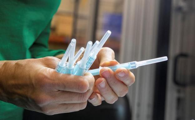 Llamamientos a la vacunación en Cistierna para los nacidos entre 1962 y 1969