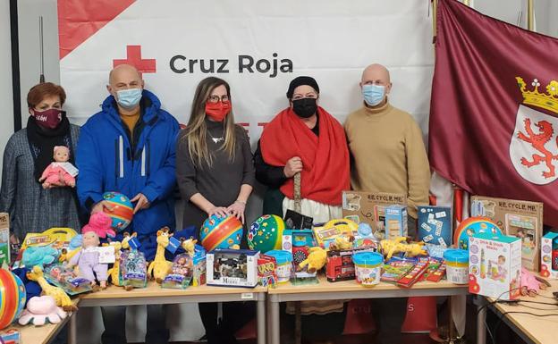 Conceyu Llionés recopilan juguetes con Cruz Roja para las familias leonesas más desfavorecidas