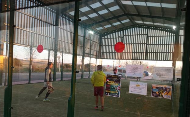 Valencia de Don Juan y Villacelama celebraron su I encuentro navideño de pádel