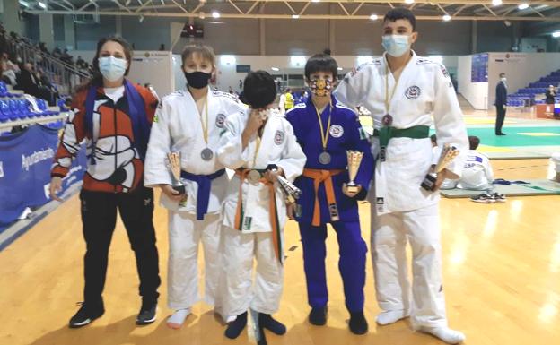 Un oro, dos platas y dos bronces para los judocas leoneses en el alevín