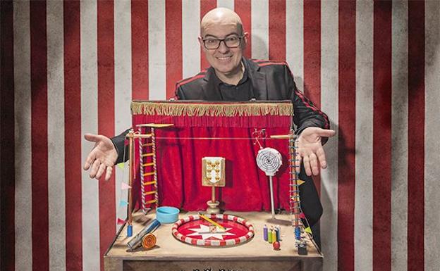 Roban dos veces en la 'carpa de la magia' en la Plaza de Regla y se llevan los trajes del mago