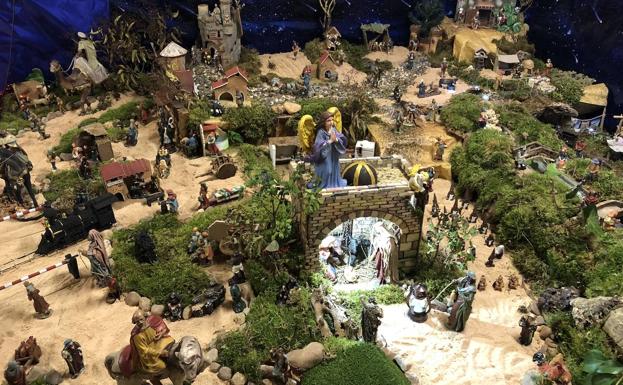 El Santo Cristo del Perdón repasa la historia del barrio ferroviario con su belén solidario