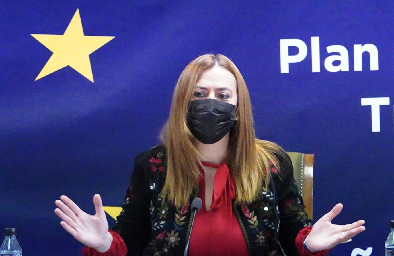 Barcones recuerda que el Código Civil sólo contempla inscribir a un bebé si la pareja homosexual está casada