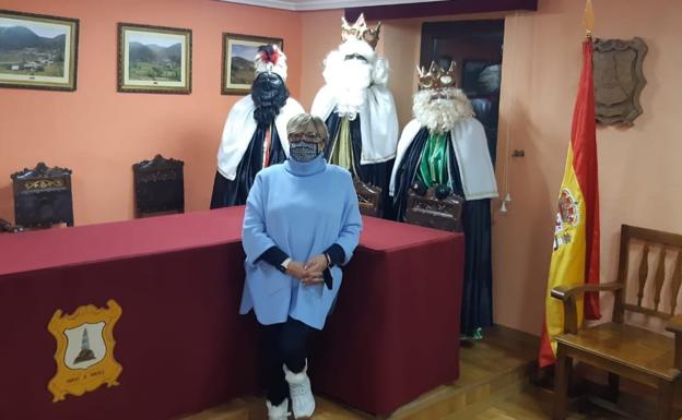 Los Reyes Magos reparten ilusión en Murias de Paredes bajo las mascarillas