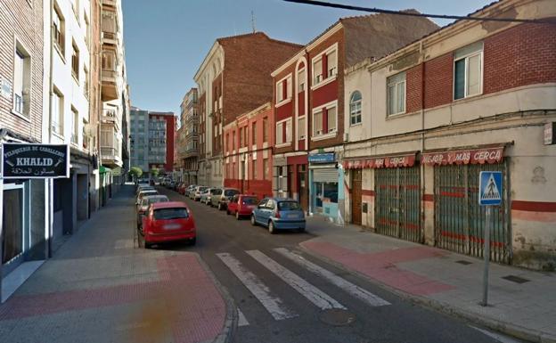 Investigan el robo con fuerza durante la noche en una cafetería de la calle Pérez Galdós de León capital