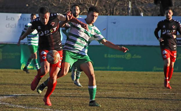 El Atlético Bembibre resiste a la covid-19 y quiere acercarse a los puestos de playoff