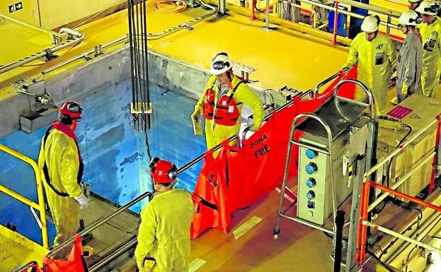 Trabajos durante una parada de recarga de combustible en la central nuclear de Ascó (Tarragona). /foro nuclear