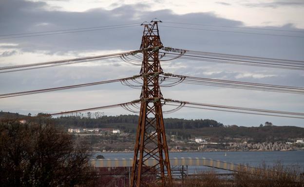 El precio de la luz vuelve a superar este lunes los 200 euros/MWh