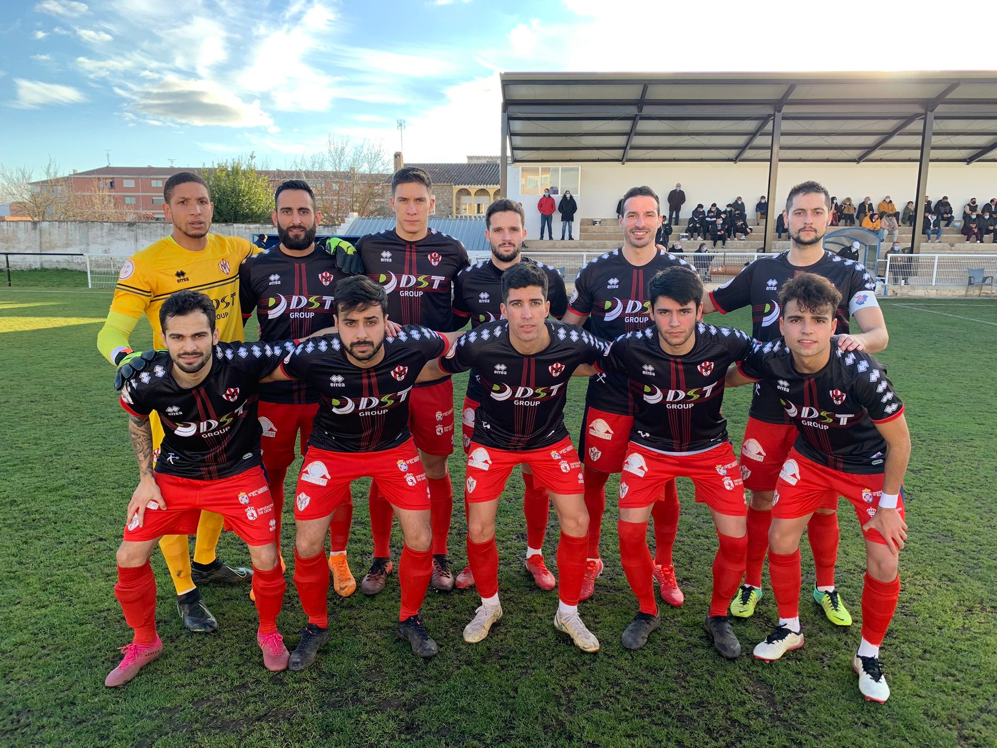 El Atlético Bembibre sentencia al Ciudad Rodrigo por la vía rápida