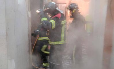 Bomberos de León se desplazan 60 kilómetros para sofocar el incendio de una vivienda de Saludes de Castroponce