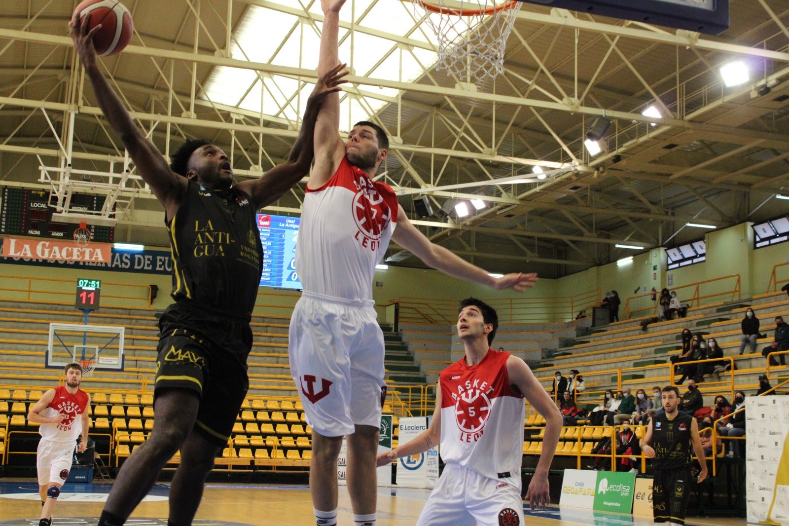 Usal La Antigua deja sin opciones al Basket León