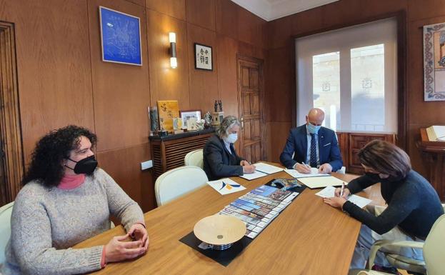 El Ayuntamiento de León y el Colegio Oficial de Psicología firman un convenio de colaboración para la prestación de servicios técnicos y de asesoramiento