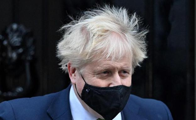 «En nombre de Dios, vete», piden los suyos a Boris Johnson