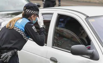 La Policía Local tramita seis sanciones en un control de media hora en León, localizando a un conductor sin carnet