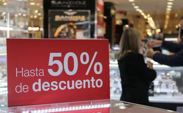 El comercio leonés achaca a la sexta ola el freno a las ventas durante las rebajas de enero