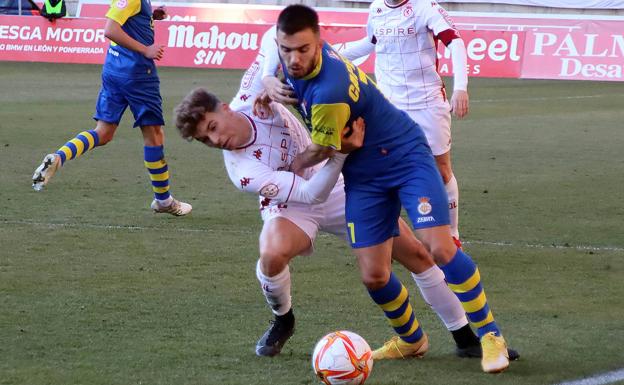 Curro Torres: «Para mí, es penalti de Fran Cruz, pero la roja va en función del criterio arbitral»