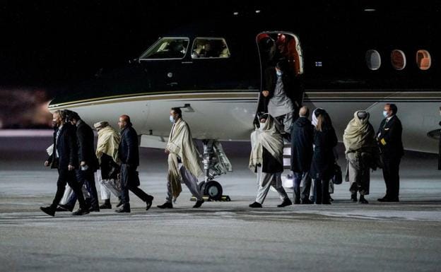Delegación talibán llegando a Oslo./EFE