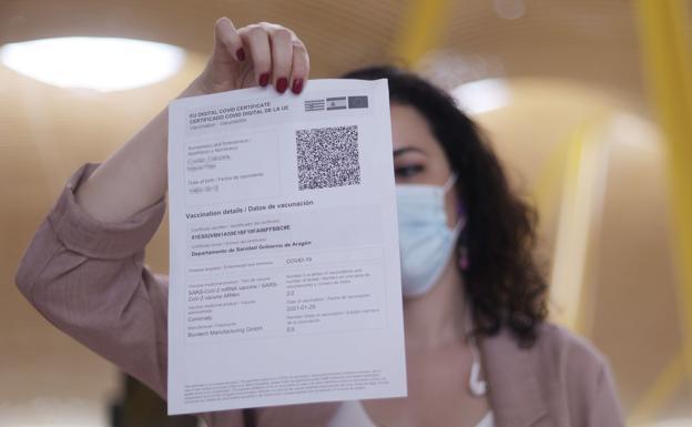 Feijóo mantendrá el certificado covid «mientras no finalice la pandemia»