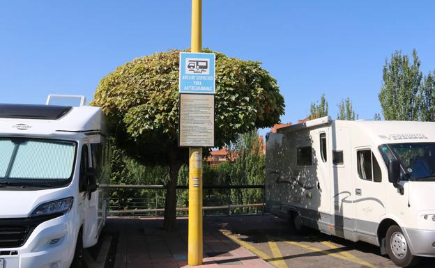 IU de León pide «sentido común y planificación urbanística» al Ayuntamiento en el parking de caravanas