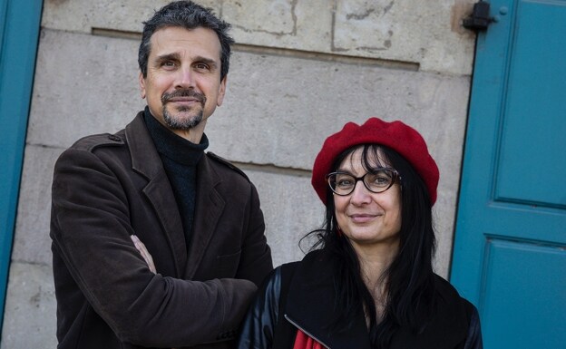 Pedro Ramos y Mónica Rodríguez, ganadores de los premios Edebé de literatura infantil y juvenil. /R.C.